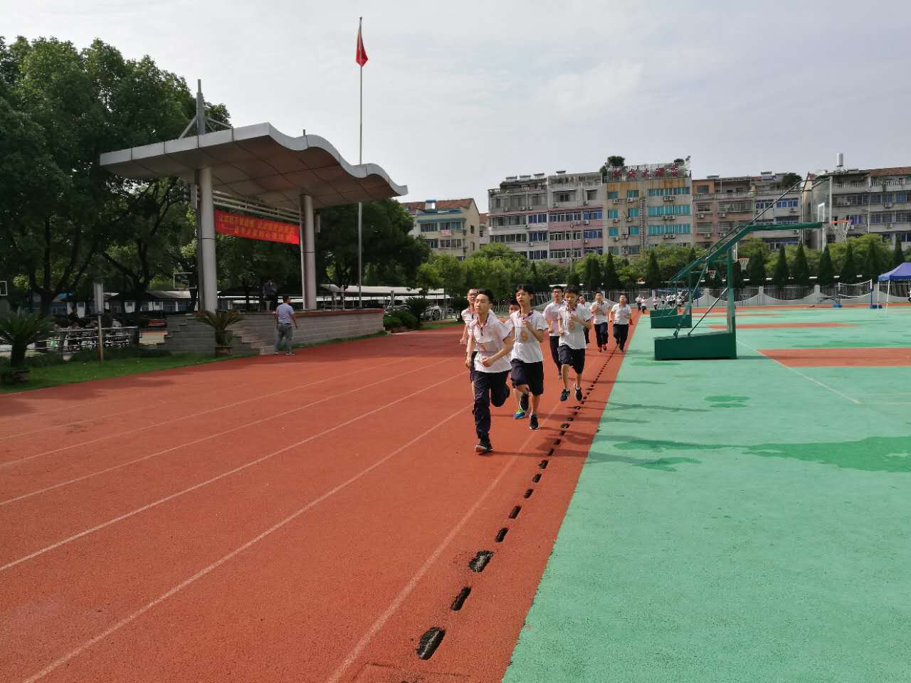 滨江初中举行八年级体育期末考试