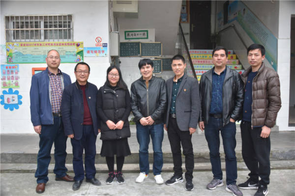 曙光学校的同学们在老师的带领下在操场集合 1 2 3 4 5 6 兰荫中学